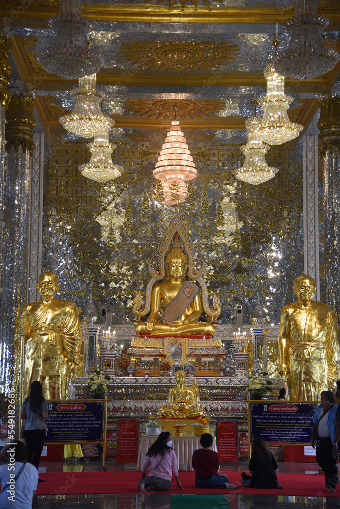 goldene Buddhastatuer