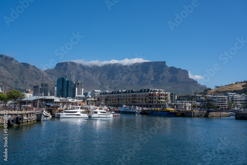 Waterfront in Kapstadt mit Tafelberg.