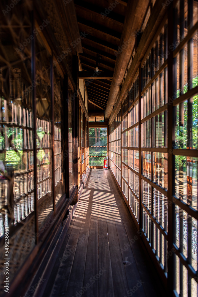 Fototapeta premium 東京都立石神井公園 旧内田家住宅の縁側