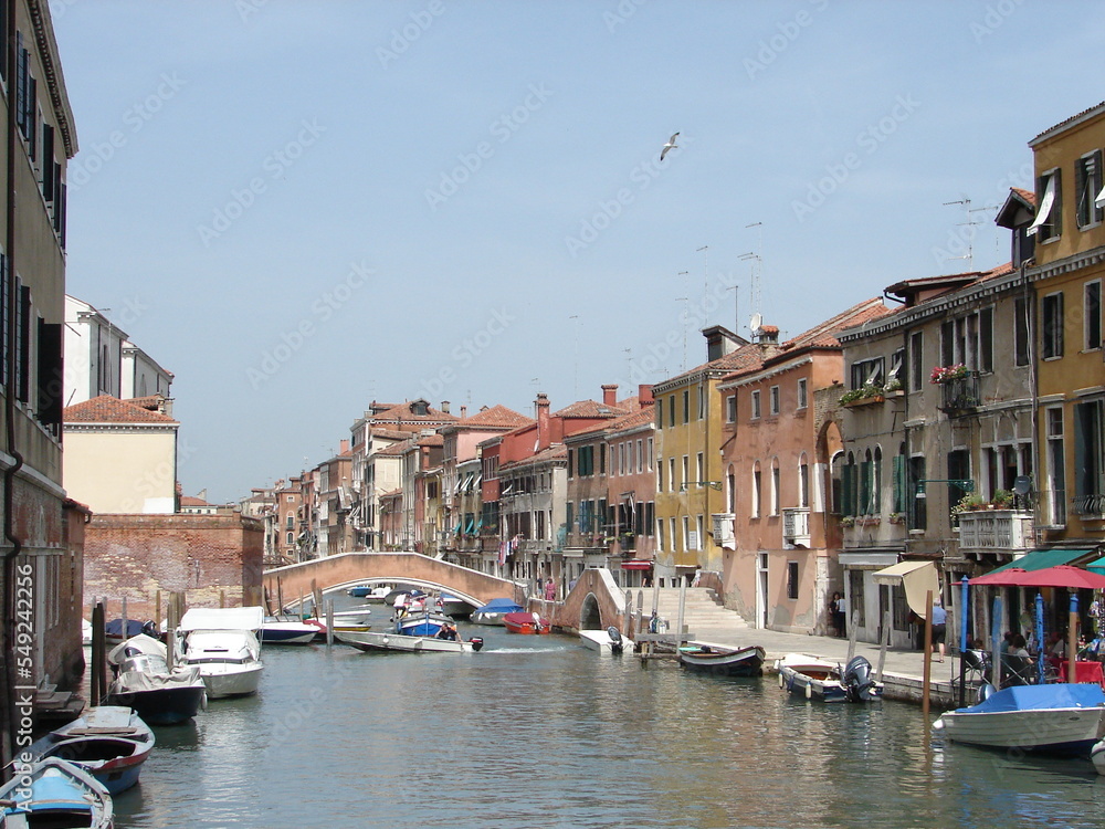 canale di Venezia e le sue gondole