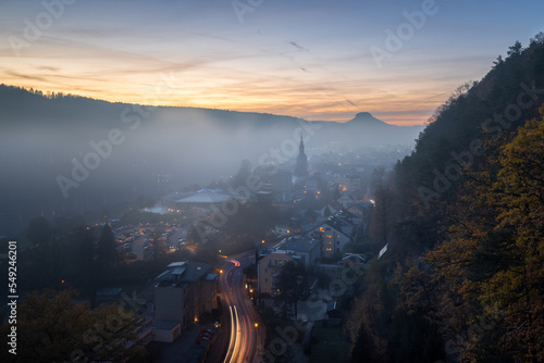 Sonnenuntergang über Bad Schandau im Nationalpark Sächsische Schweiz mit dem Nebel des Flusses Elbe im Herbst photo