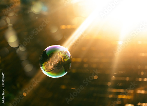Reflection in the soap bubble in the summer light, copy space, miejsce na tekst, bańka mydlana © malgo_walko