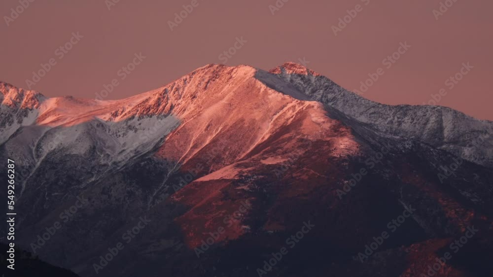 sunrise timelapse on snowy Canigou, time lapse 4K sur le Canigou catalan