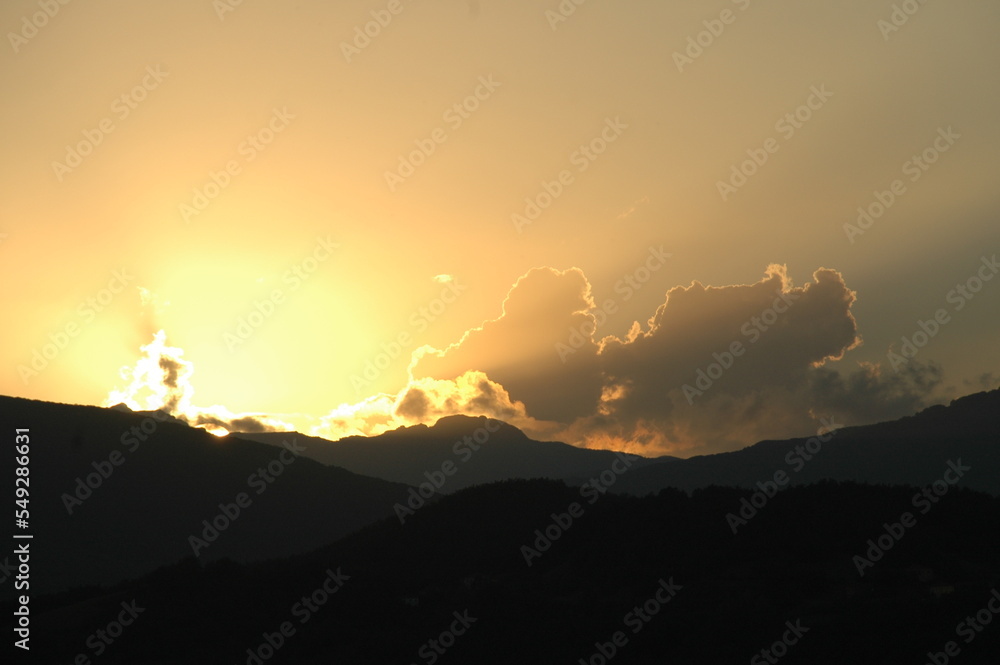 cielo di montagna al tramonto