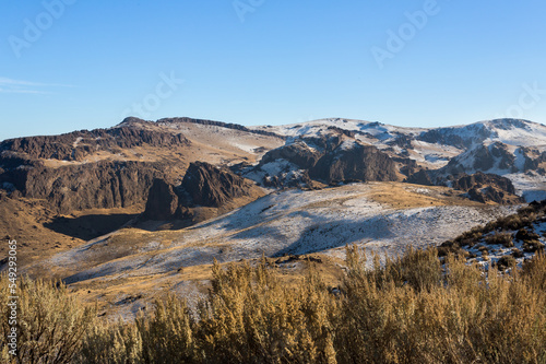 Frozen mountains powdered with snow in the Owyhee Canyon area in Idaho © Victoria