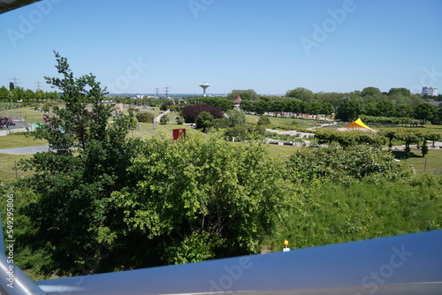 Leverkusen nähe Rhein Park in Sommer