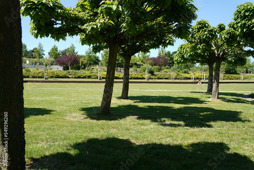 Leverkusen nähe Rhein Park in Sommer