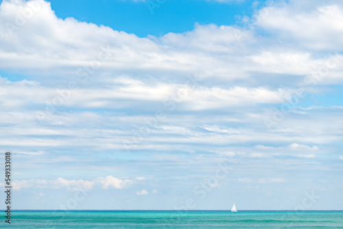 Fototapeta Naklejka Na Ścianę i Meble -  horizon view of daylight sky and summer yacht