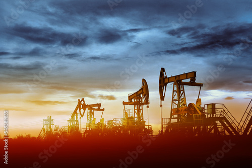 Obraz na plátně Working oil pumps against a sunset sky