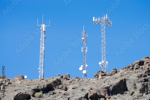 Antenas y repetidores en la montaña photo