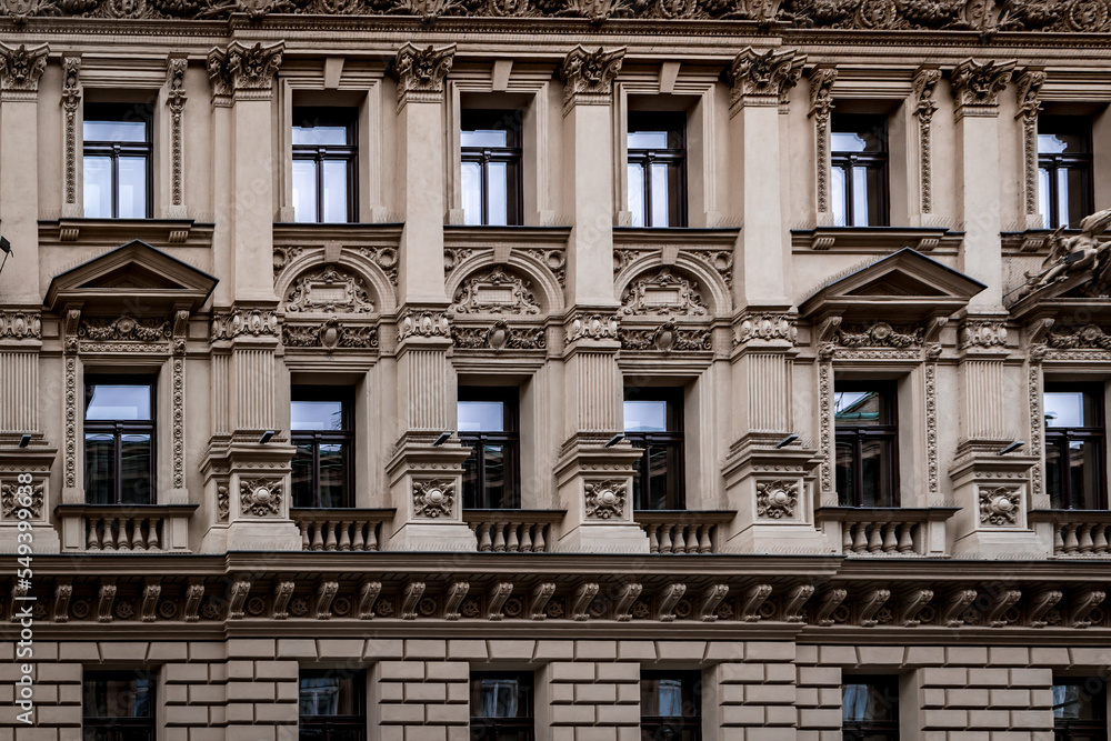 Façade de maison ancienne à Prague, en république tchèque