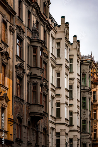 Façades de maisons anciennes à Prague, en république tchèque