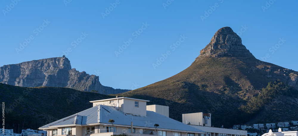 Lion’s Head und Tafelberg an der Südatlantikküste bei Kapstadt Südafrika