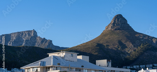 Lion’s Head und Tafelberg an der Südatlantikküste bei Kapstadt Südafrika © vschlichting