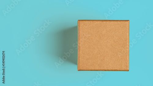 Brown craft paper or carton box with lid mock up on blue background. © radachynskyi