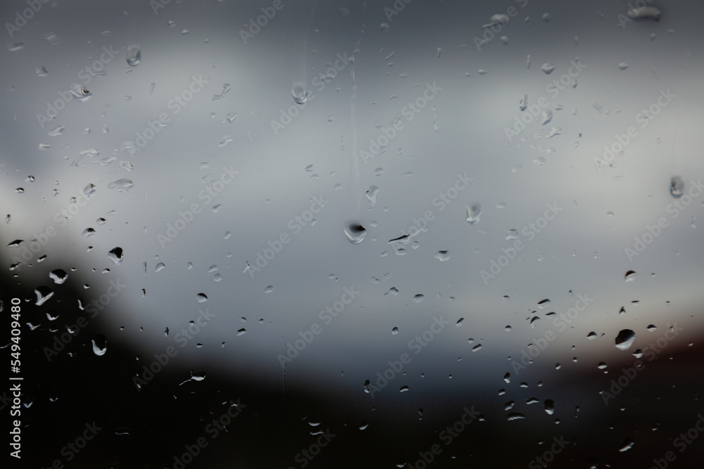 Obraz premium Raindrops on the window. Close-up of raindrops.