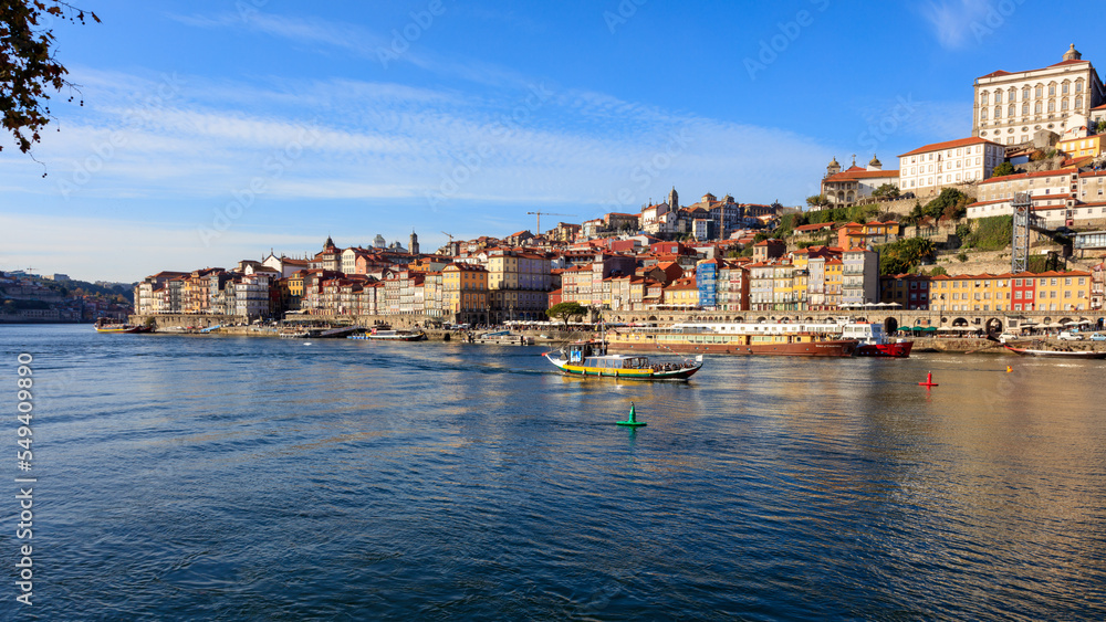 Placed along the Douro river and extending with it until the Atlantic ocean, Oporto is a wonderful town. Ribeira do Porto is one of its oldest zones with interesting bridges and colourful buildings