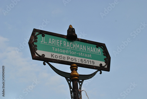 Fotografija A street name in Malang city with a vintage decorated signpost that means Arief
