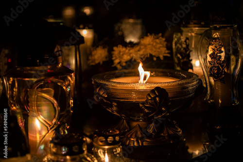 Znicz, znicze na cmentarzu, 1 listopada, Wszystkich Świętych