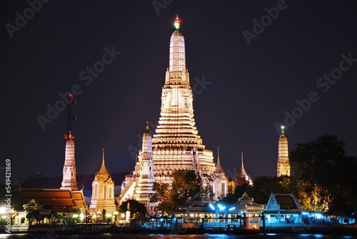 バンコク夜景　ワット・アルン（Wat Arun） © sada