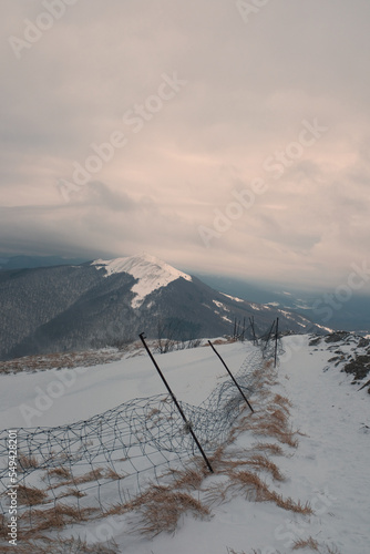 Obraz na płótnie Snowy winter mountain range in Poland - Bieszczady w salonie