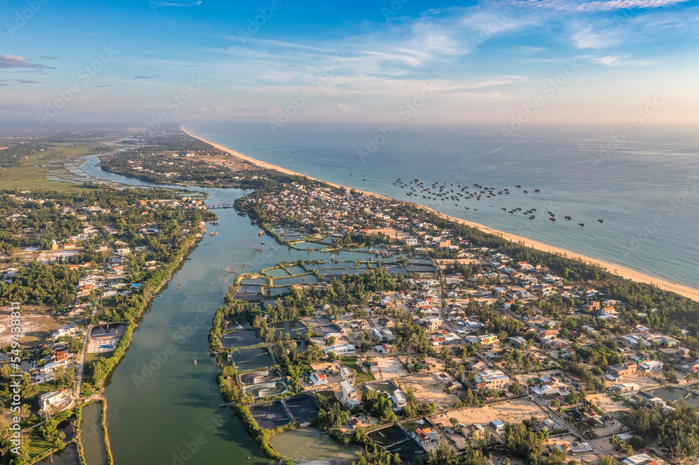Fototapeta premium ancient town, asia, background, beach, beautiful, beauty, blue, boat, clear, cloud, coast, day, fish, fish market, fisherman, green, hoi an, hoian, holiday, horizon, landscape, natural, nature, ocean,