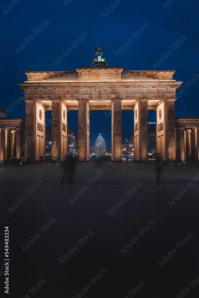 Fototapeta premium Vertical shot of Brandenburger Gate at night. Berlin, Germany.