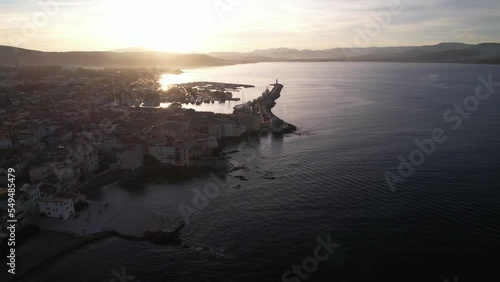 la vieille ville et le port de Saint-Tropez en fin de journée - Var France Côte d'Azur Méditerranée	