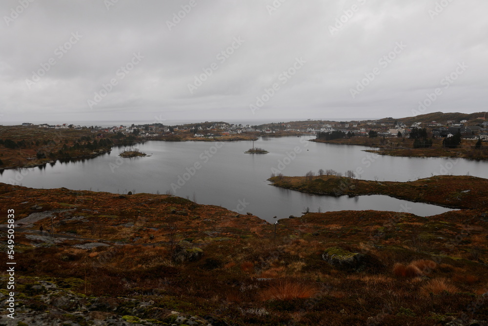 Kleiner See im Kreis Reine in Norwegen