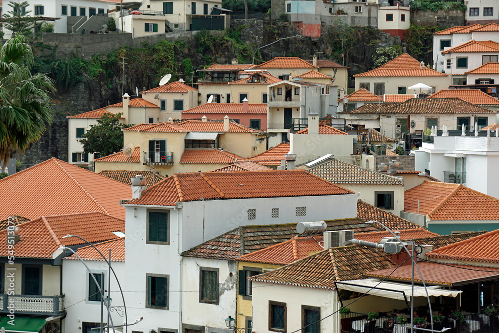 houses on the hills of camera de lobos