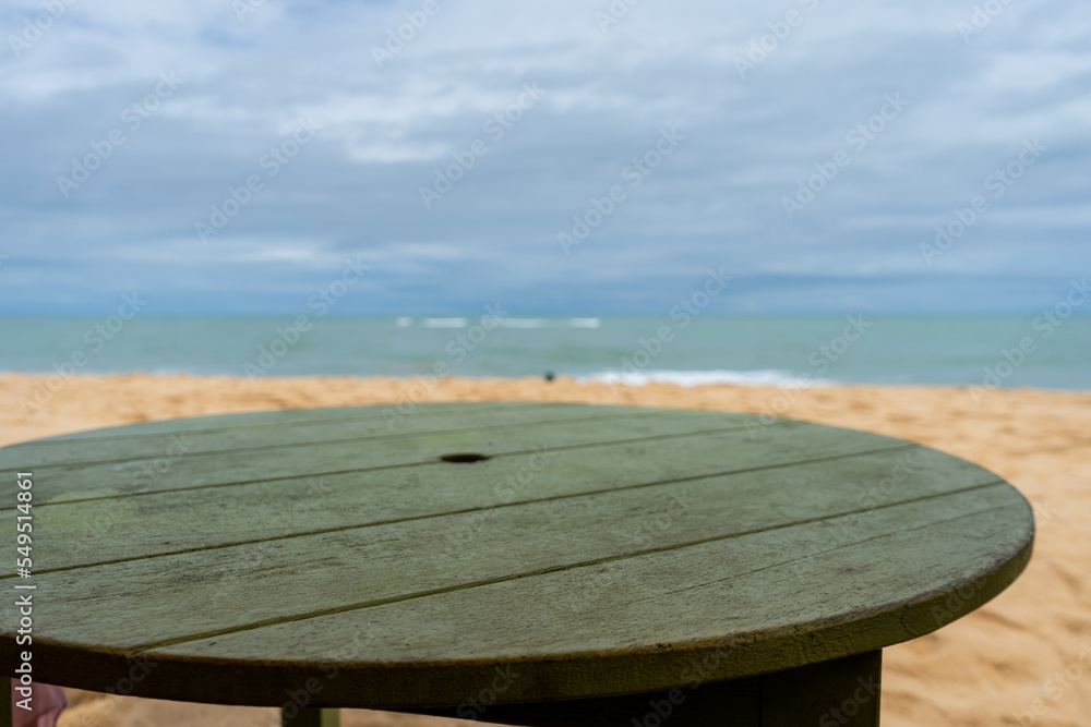 Fototapeta premium Wooden table on the beach