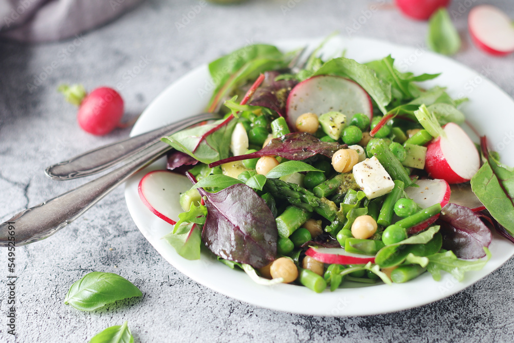 Green salad with asparagus and radish Green salad with asparagus and radish