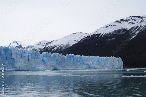 iceberg in polar regions © JorgeAlberto