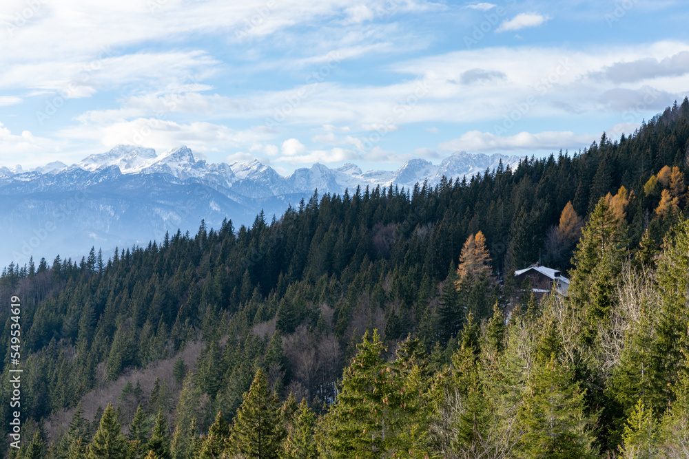 Obraz premium Hut in the mountains