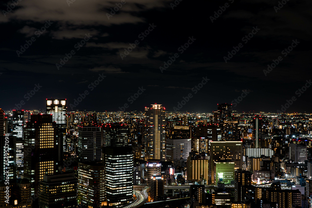 梅田スカイビルの空中庭園展望台から見る大阪の夜景 梅田スカイビルの空中庭園展望台から見る大阪の夜景