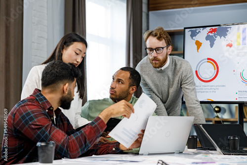 Φωτογραφία A team of young multinational business people are working on a startup