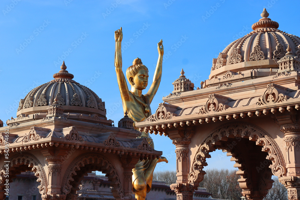 Biggest Hindu temple in America statue of Tapomurti Shri Nilkanth Varni with blue sky background