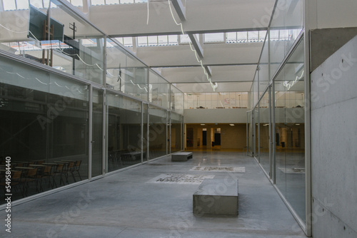Escola no Porto, de artes moderna e renovada.