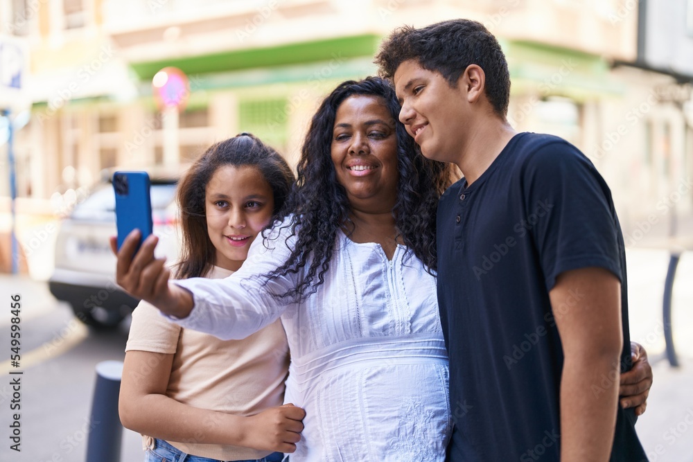 Obraz premium African american family make selfie by smartphone at street