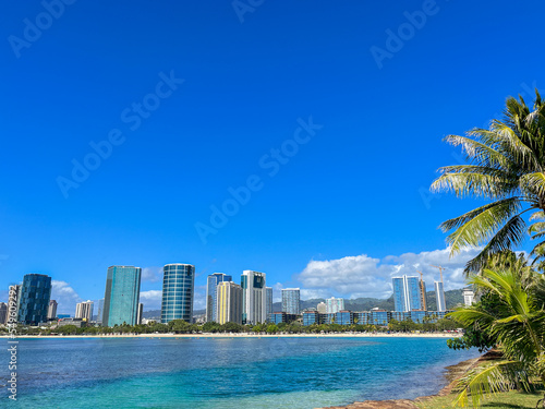 [Hawaii] Blue beautiful sky and beach © hawaii memo.