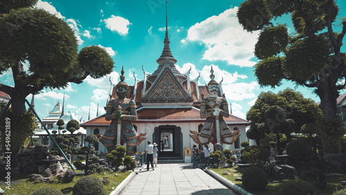 Wat Arun Ratchawararam Ratchawaramahawihan, Bangkok, Thailand © Bhavyam