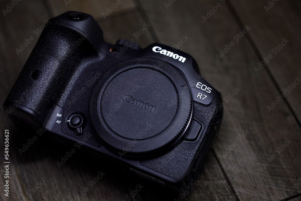 The First Mirrorless APSC Camera Canon EOS R7, Canon is the world largest SLR And Mirrorless