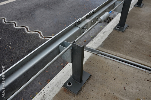 Canvastavla expansion joint or movement joint while safely absorbing thermal expansion and contraction of building materials and vibrations to allow movement due to ground settlement or seismic activity