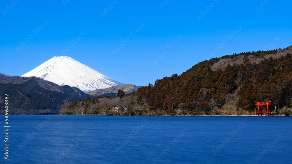 芦ノ湖と富士山　冬景