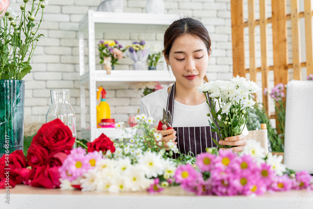 group of female florists Asians are arranging flowers for customers who come to order them for various ceremonies such as weddings, Valentine's Day or to give to loved ones.