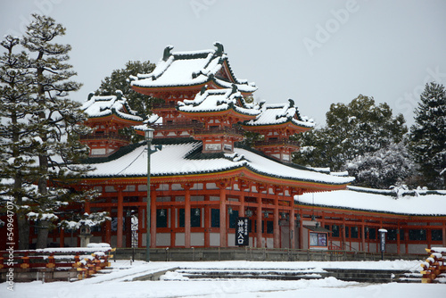 Wallpaper Mural 冬の平安神宮　白虎楼　京都市左京区 Torontodigital.ca