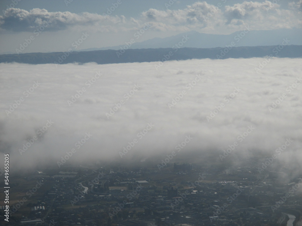 秋の阿蘇山、カルデラに出現した幻想的な雲海