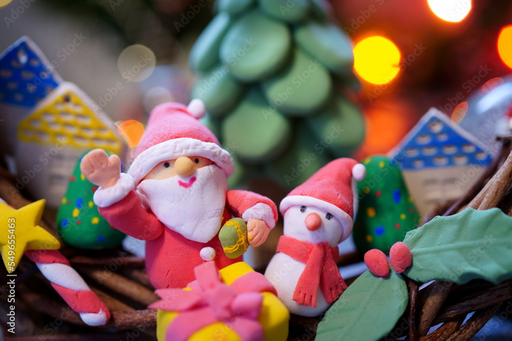 蔓と粘土のクリスマスリース　手作りのクリスマス装飾