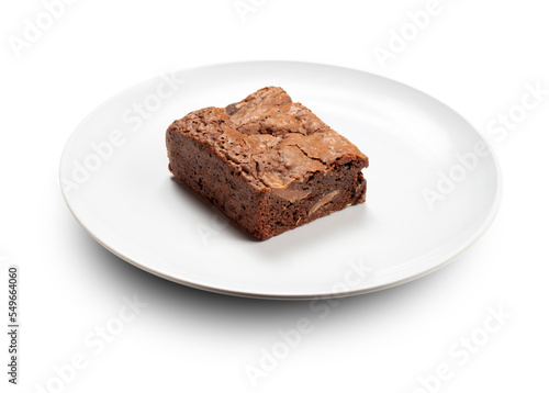Brownie de chocolate en Plato sobre fondo blanco, postre dulce. Chocolate brownie on plate on white background, sweet dessert.