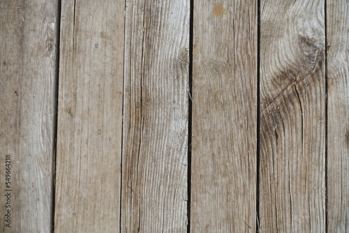 Suelo de  madera con tablas verticales. Wooden floor with vertical boards.